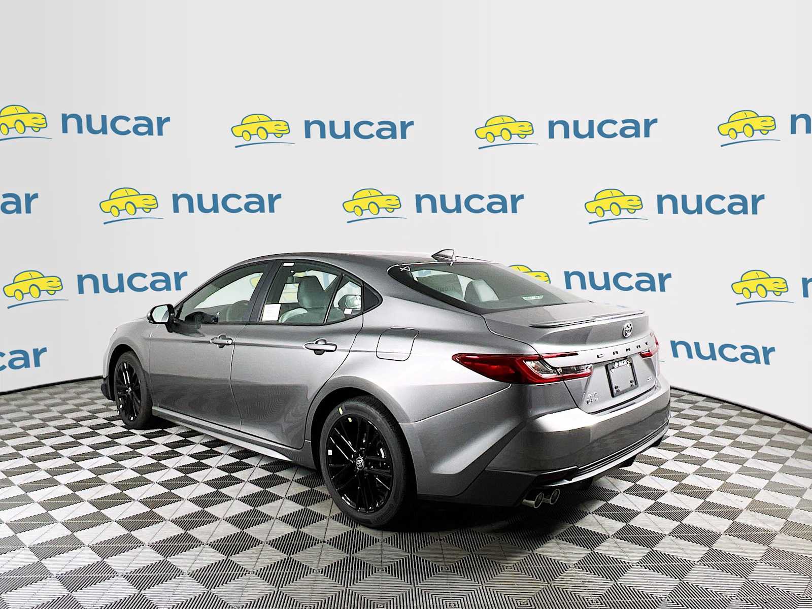 2025 Toyota Camry SE - Photo 4