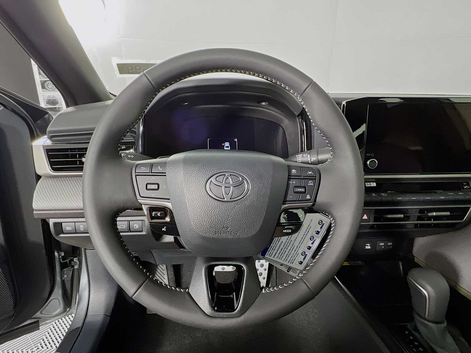 2025 Toyota Camry SE - Photo 7