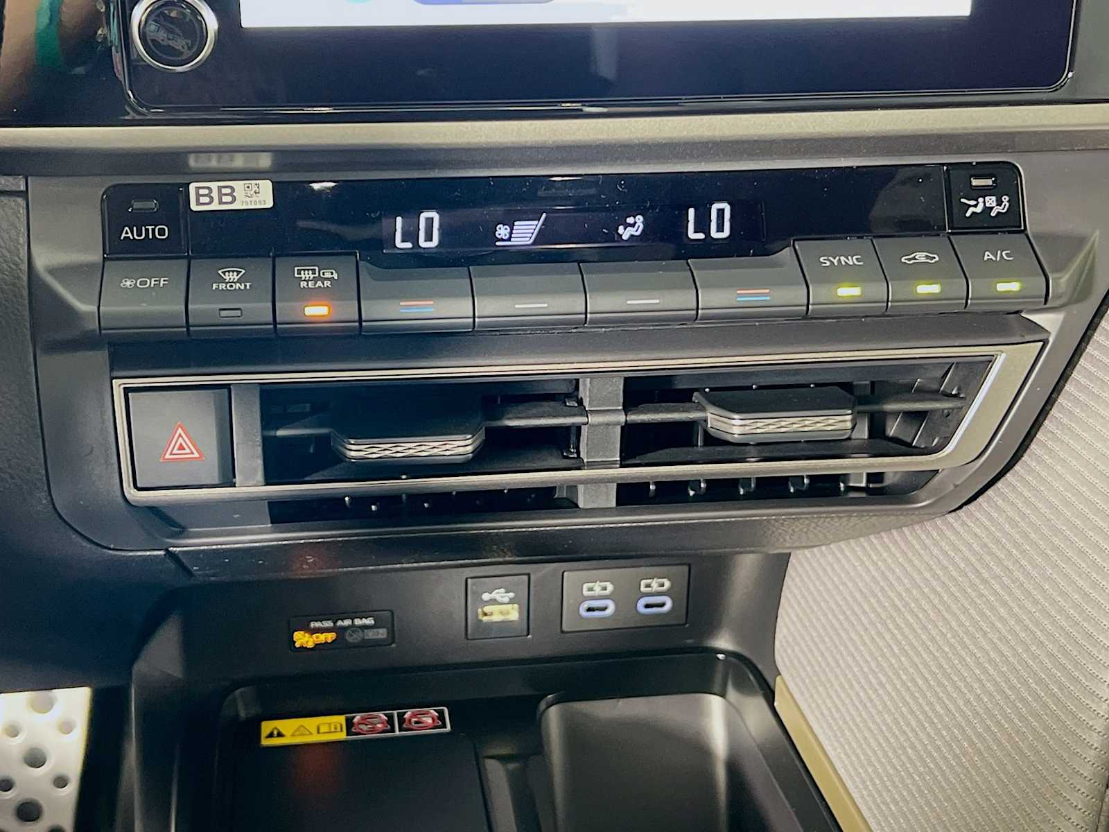 2025 Toyota Camry SE - Photo 10