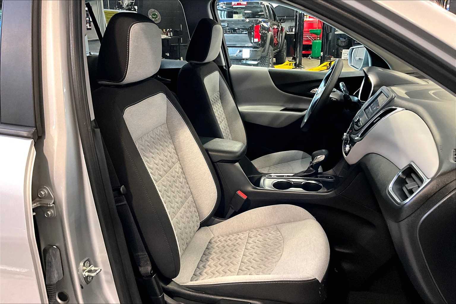2022 Chevrolet Equinox LS - Photo 11