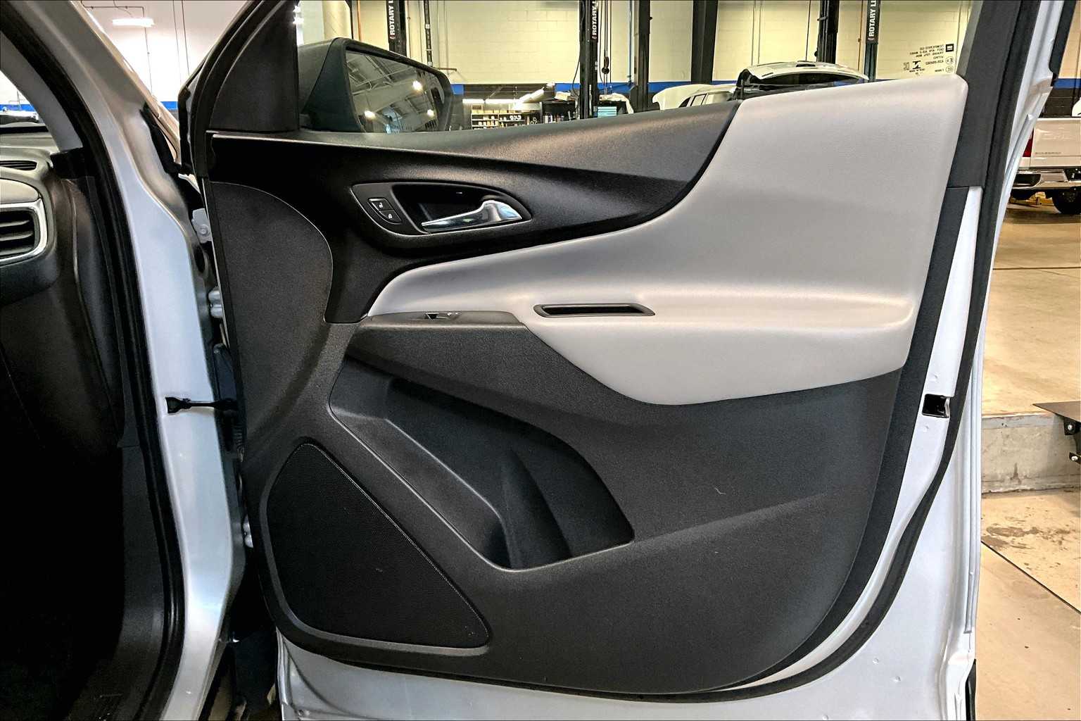 2022 Chevrolet Equinox LS - Photo 12