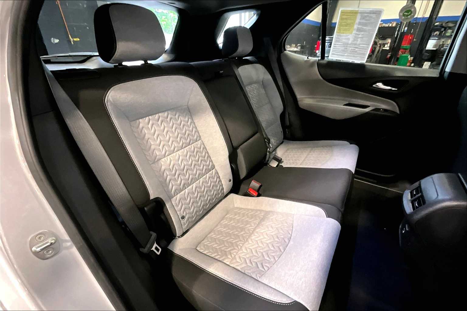 2022 Chevrolet Equinox LS - Photo 16