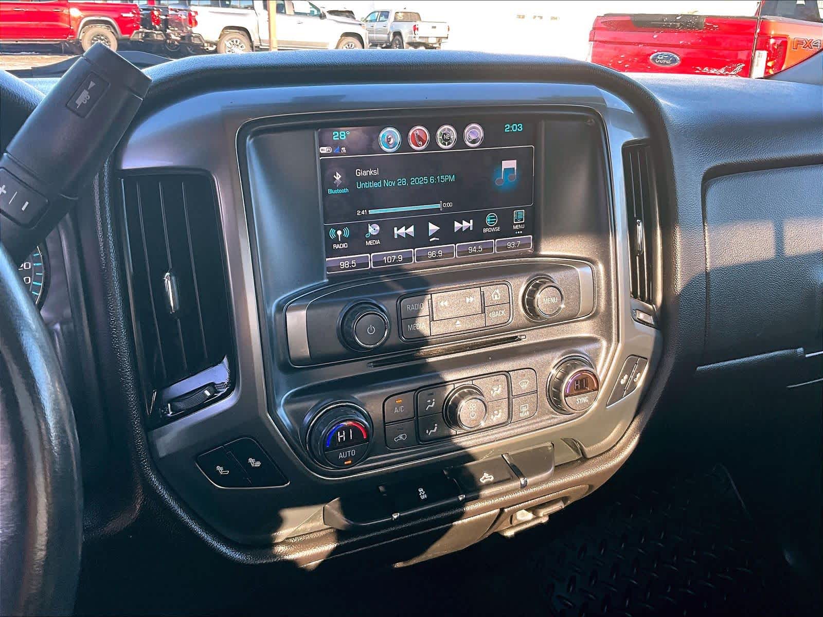 2018 Chevrolet Silverado 1500 LT - Photo 17