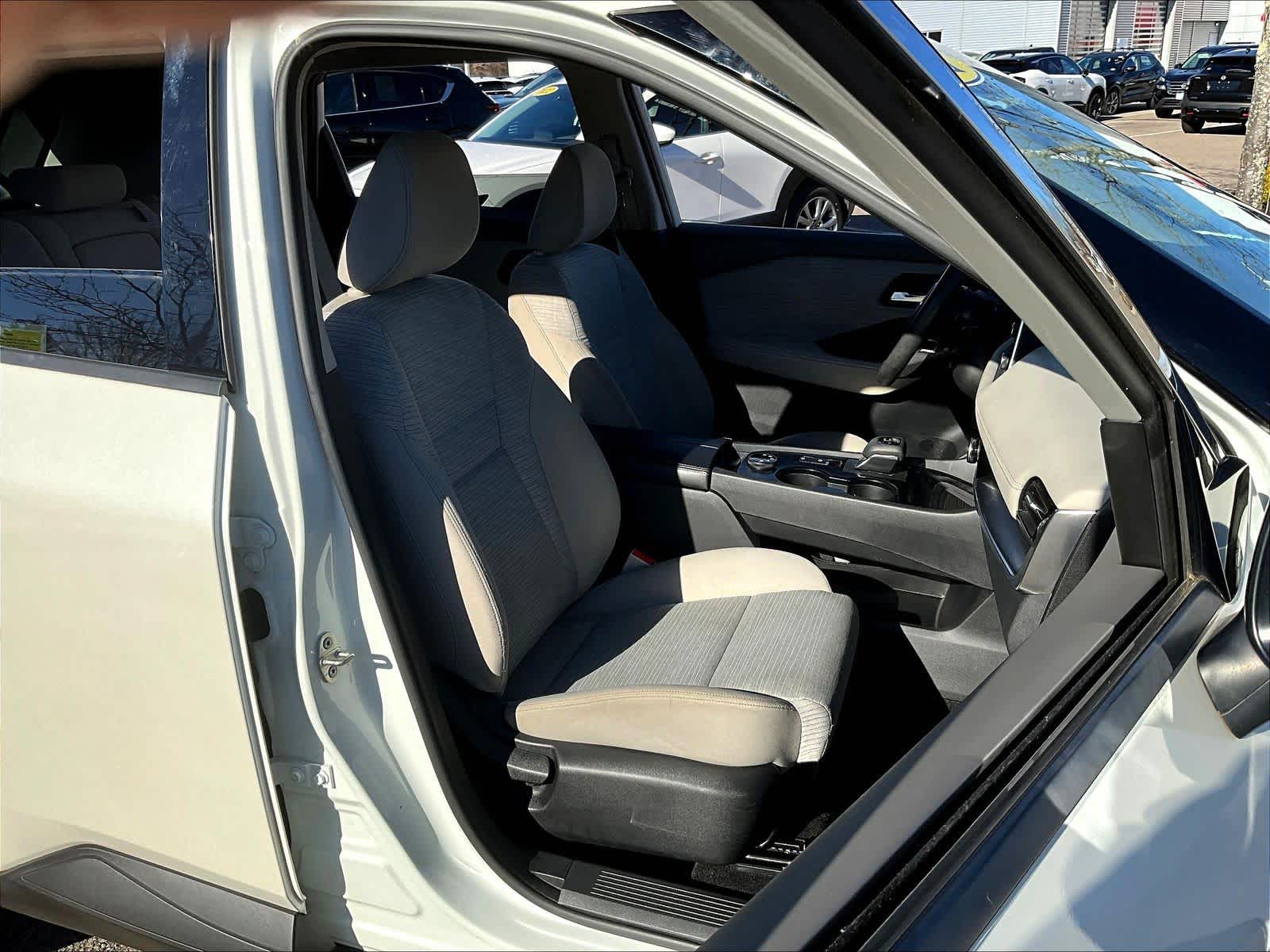 2021 Nissan Rogue SV - Photo 11