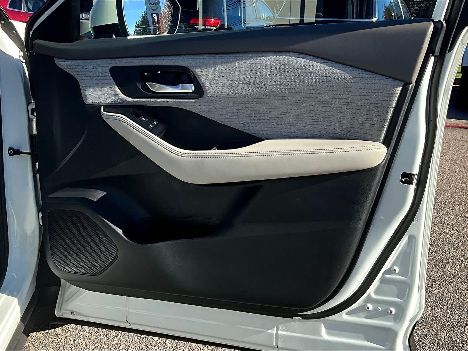 2021 Nissan Rogue SV - Photo 12