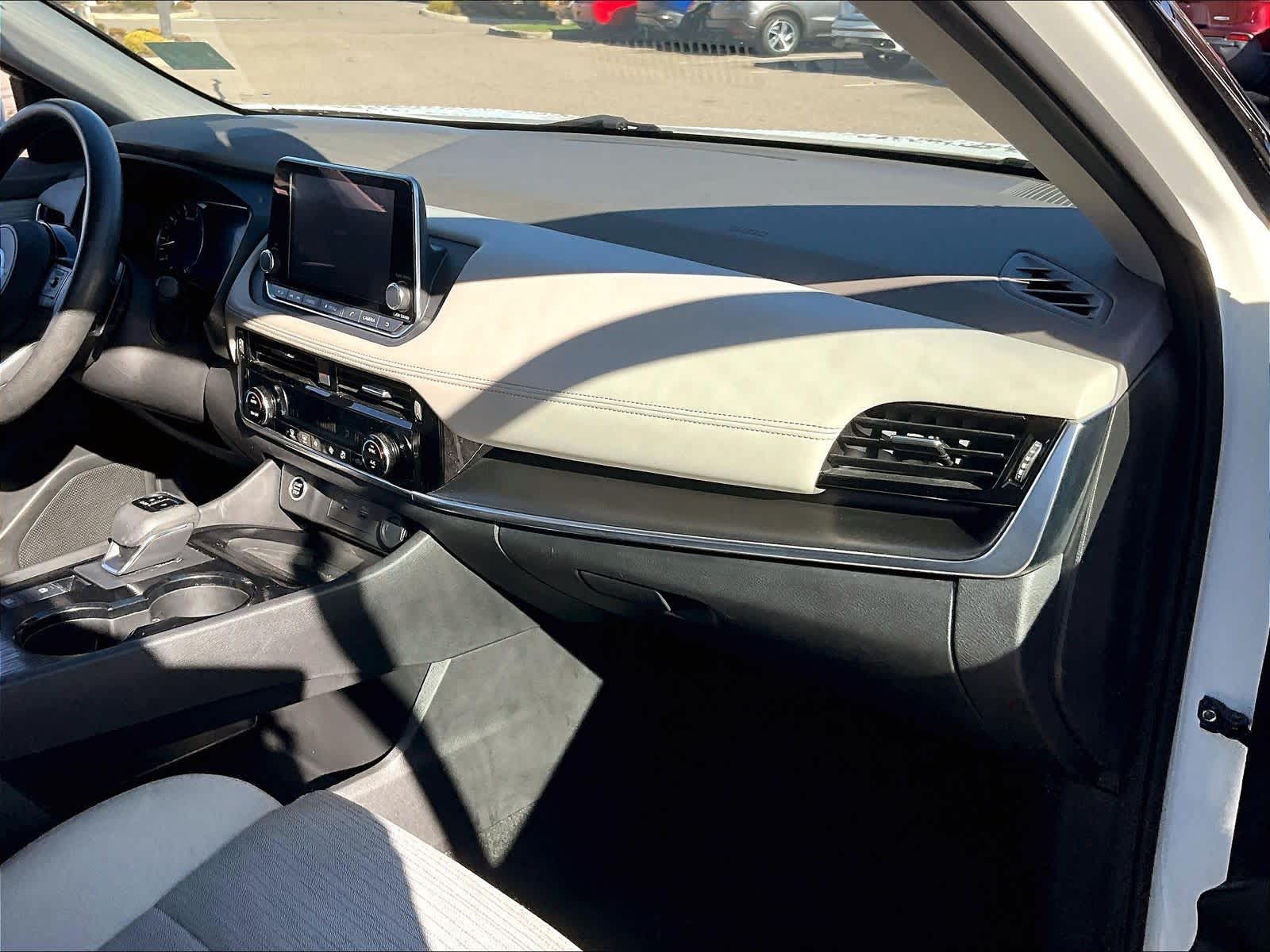 2021 Nissan Rogue SV - Photo 14