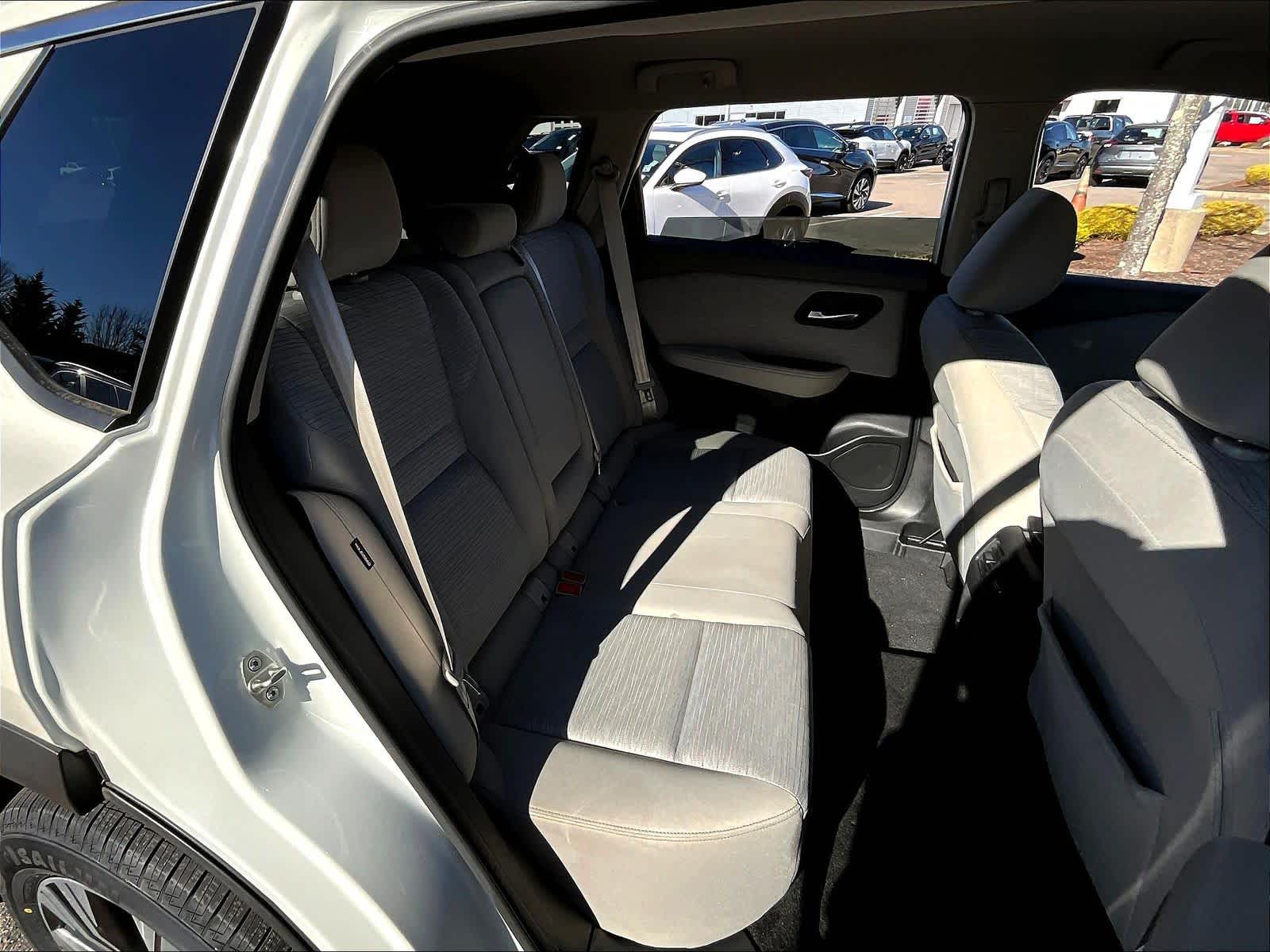 2021 Nissan Rogue SV - Photo 16