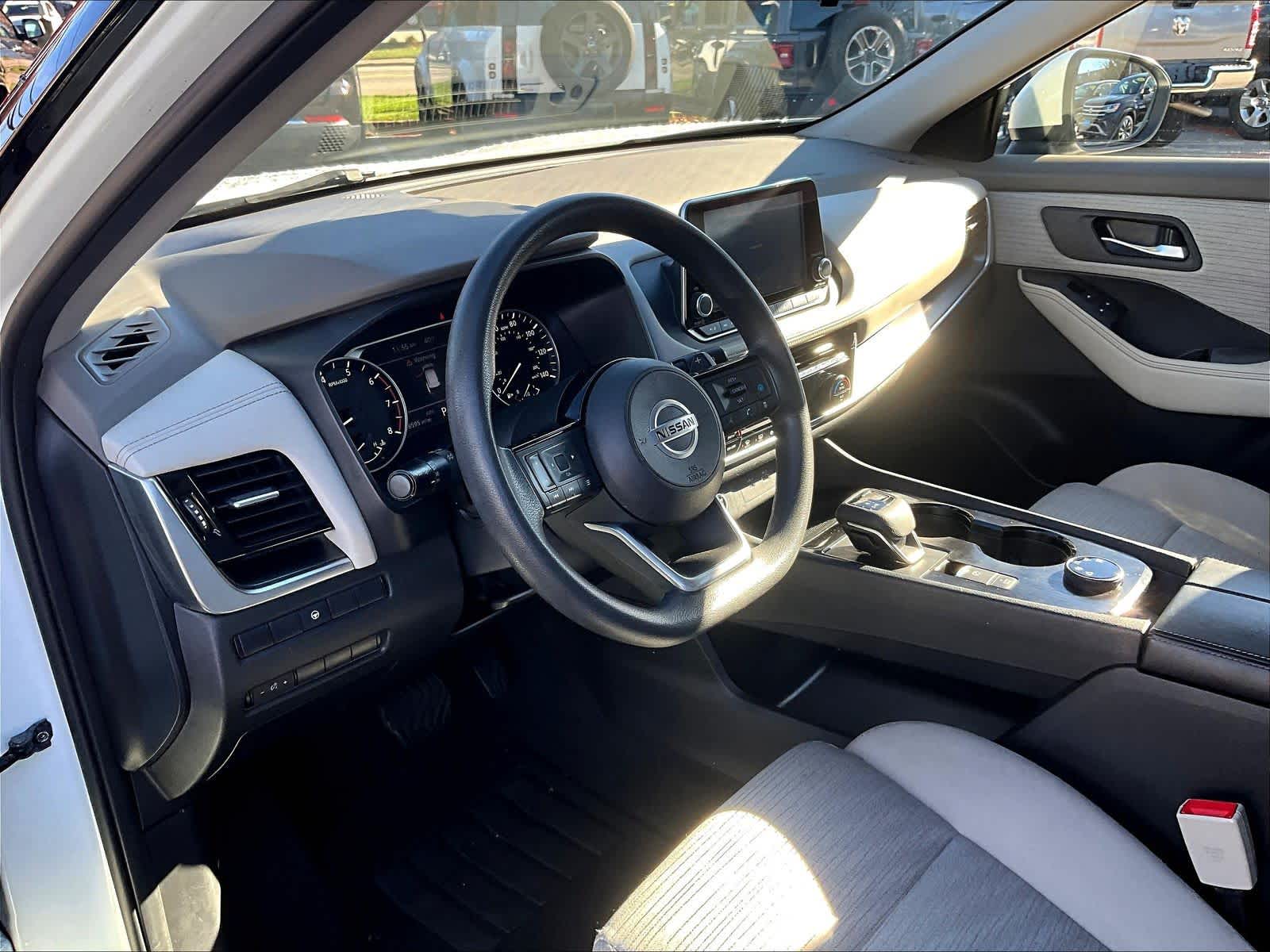 2021 Nissan Rogue SV - Photo 8