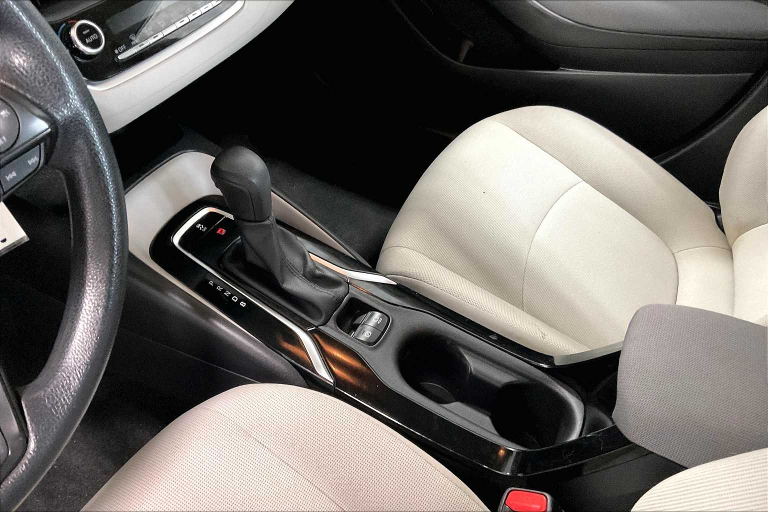 2021 Toyota Corolla LE - Photo 20