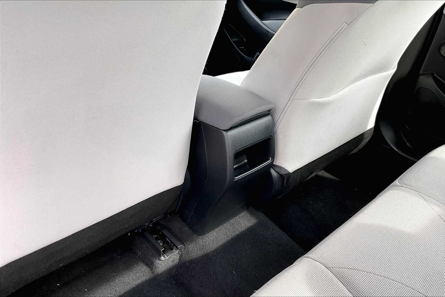 2021 Toyota Corolla LE - Photo 26