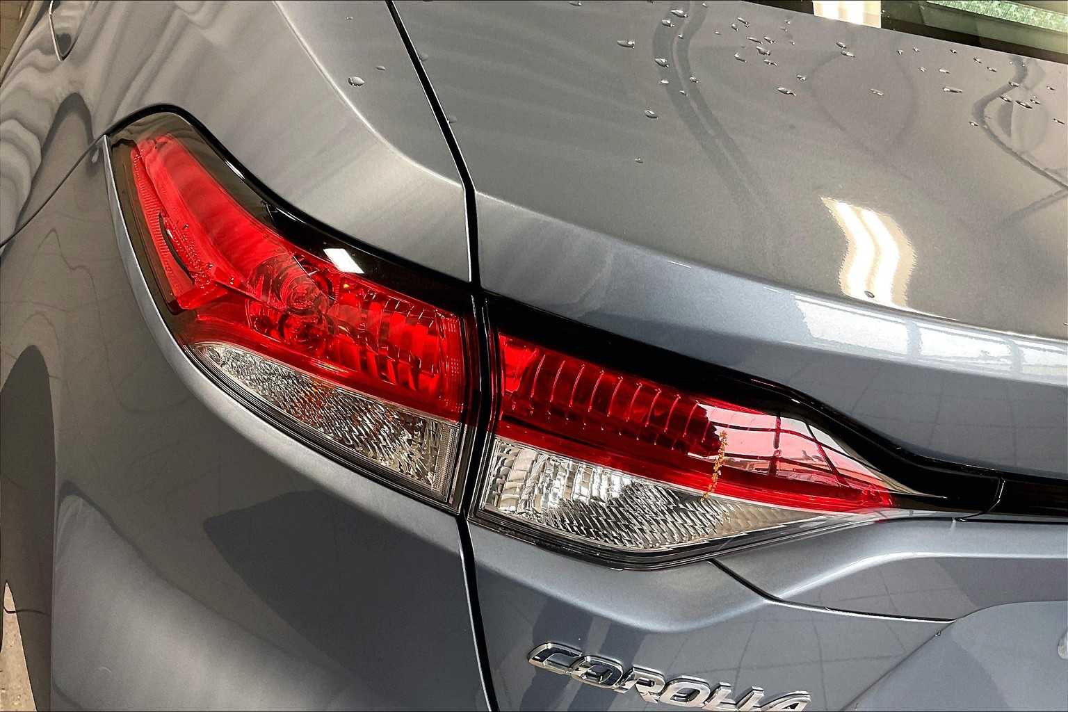 2021 Toyota Corolla LE - Photo 32