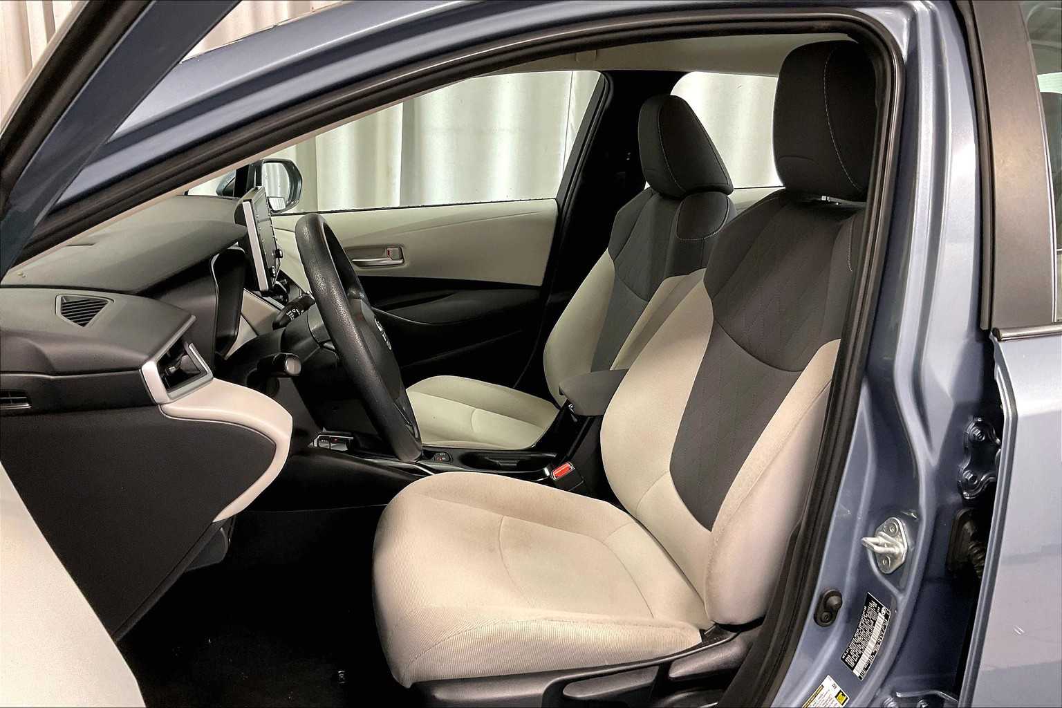 2021 Toyota Corolla LE - Photo 10