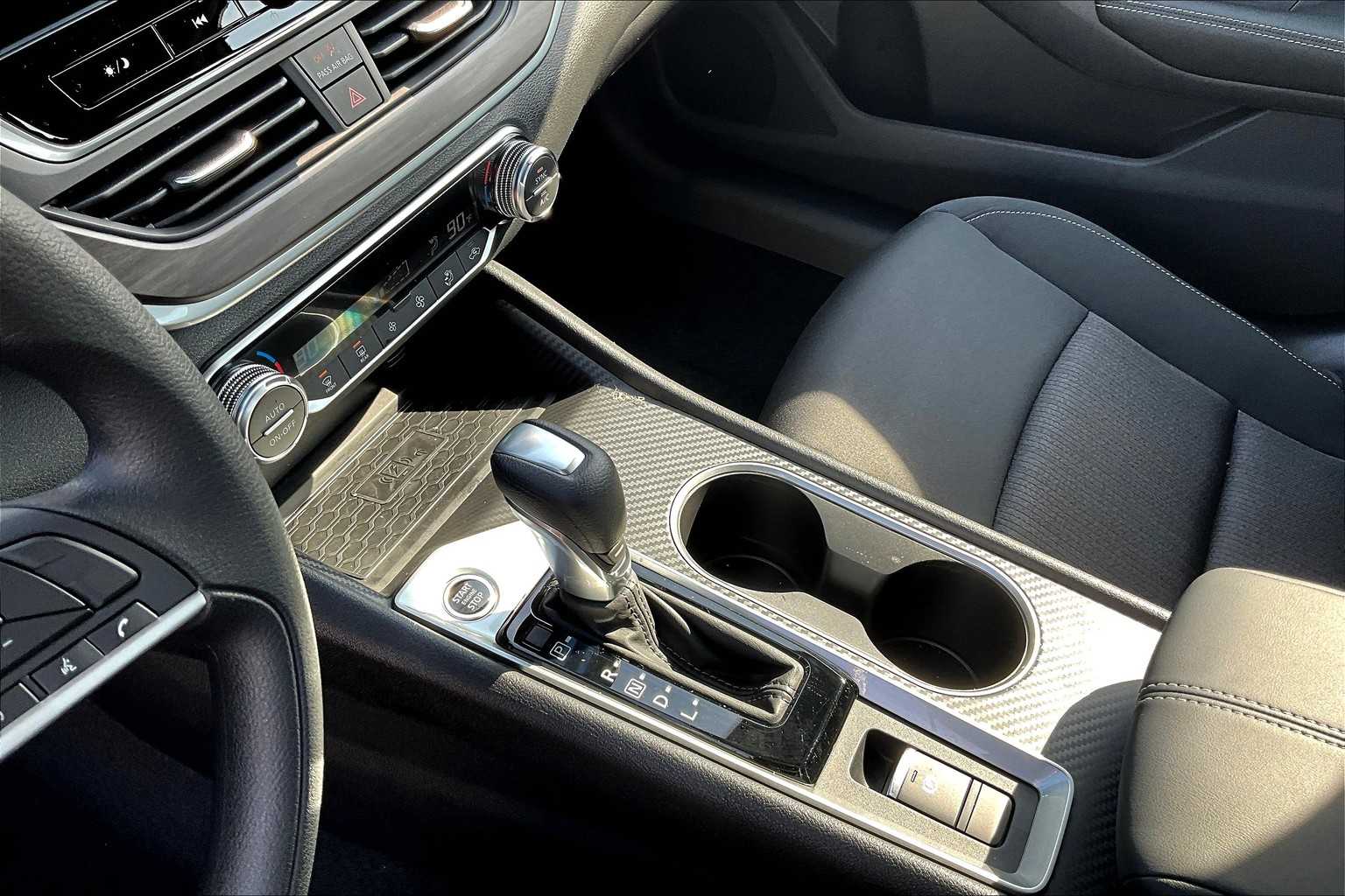 2025 Nissan Altima SV - Photo 14