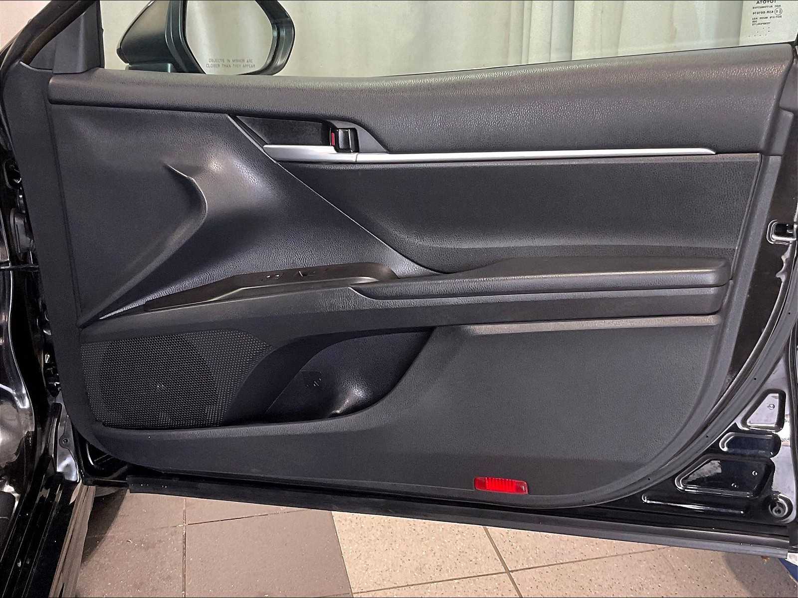 2023 Toyota Camry SE - Photo 12