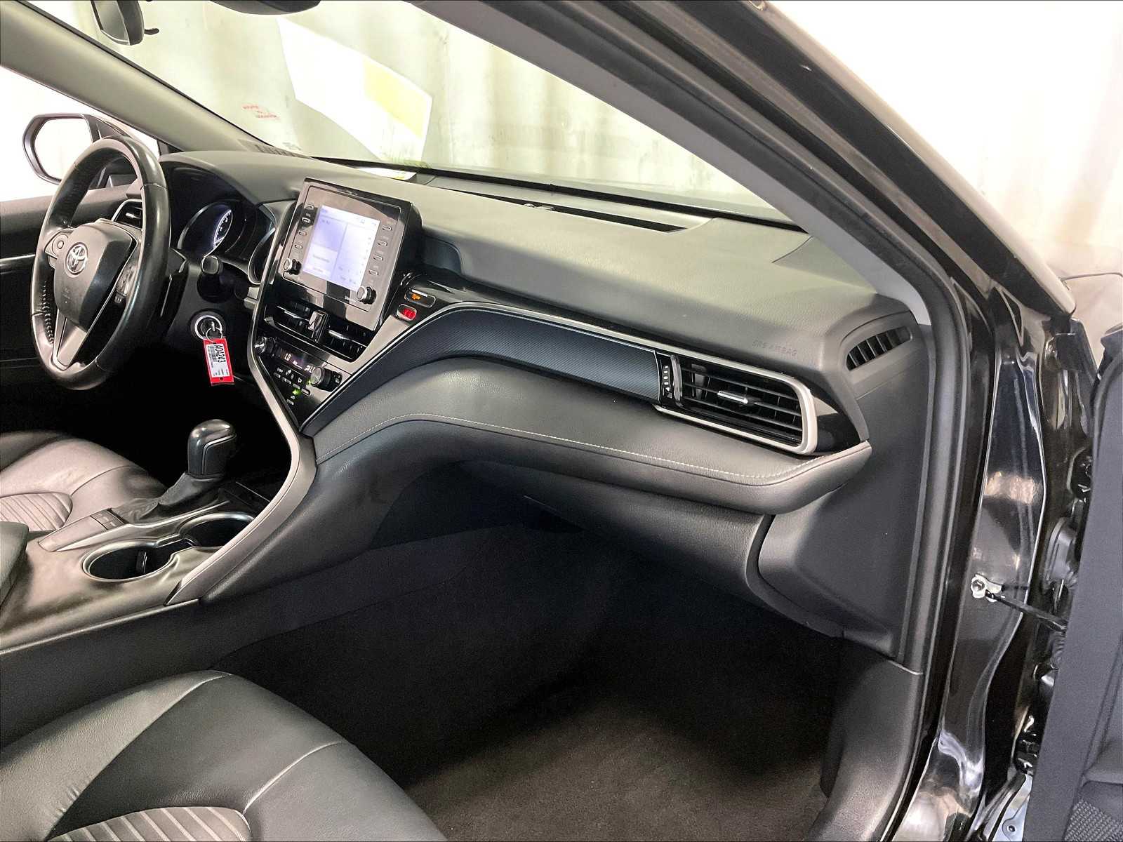 2023 Toyota Camry SE - Photo 13