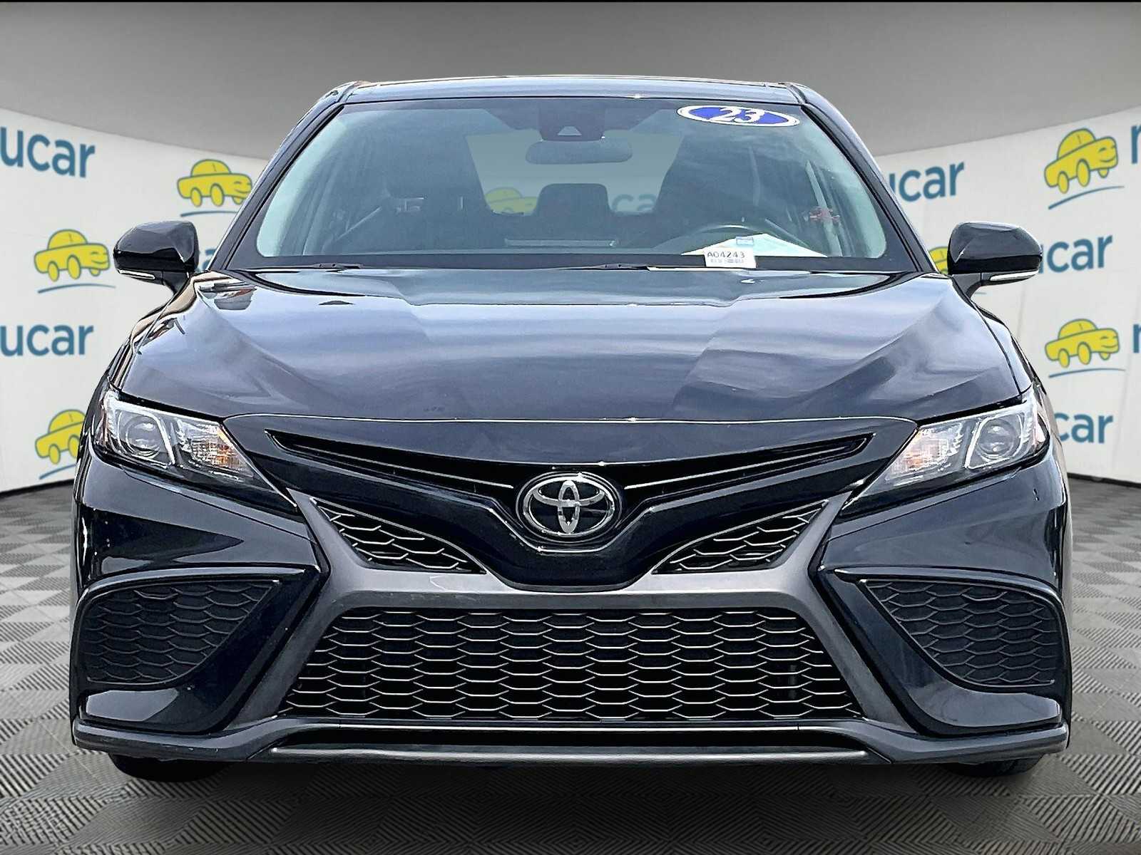 2023 Toyota Camry SE - Photo 2