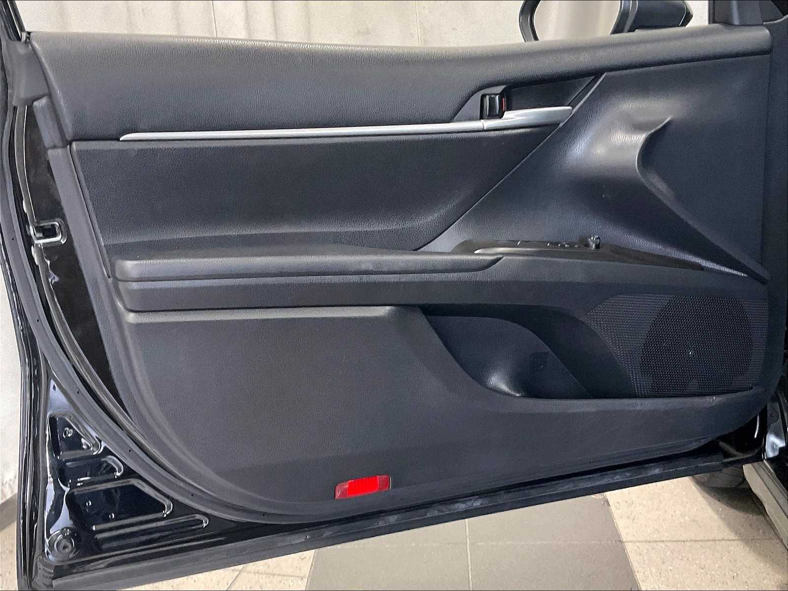 2023 Toyota Camry SE - Photo 9