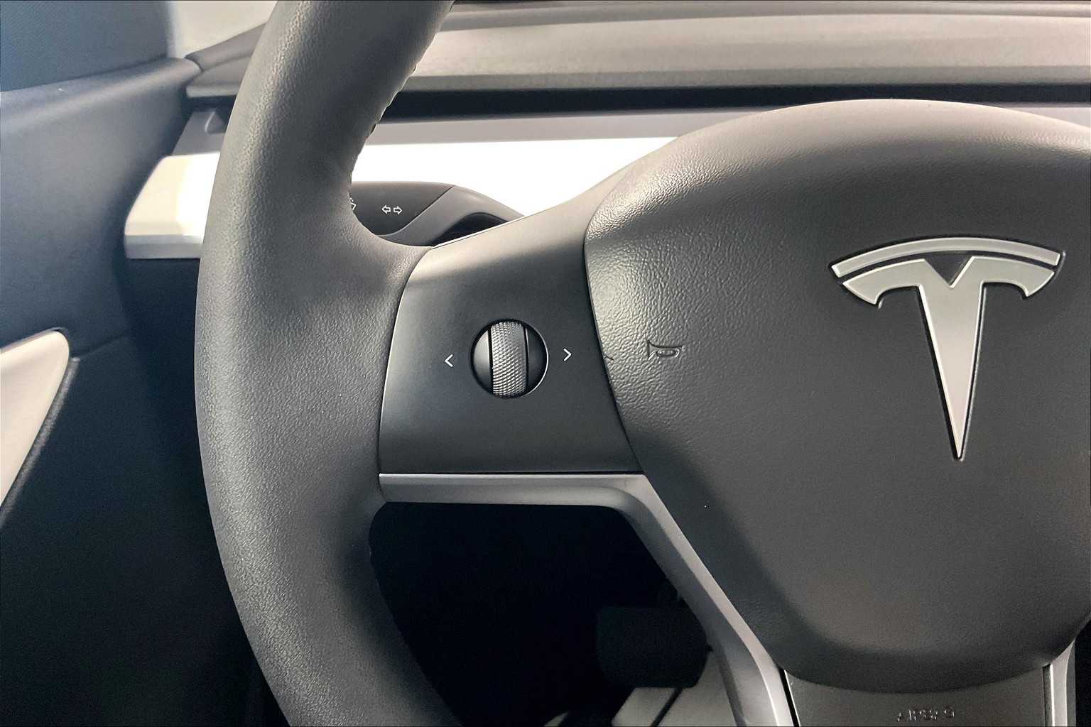 2021 Tesla Model Y Long Range - Photo 17
