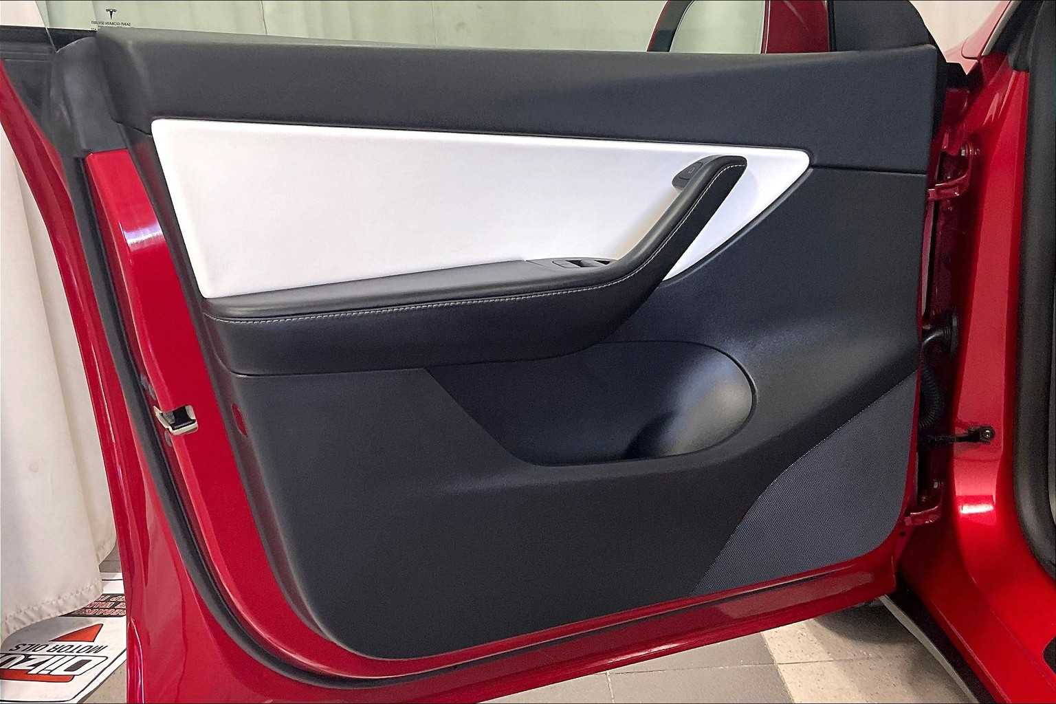 2021 Tesla Model Y Long Range - Photo 3