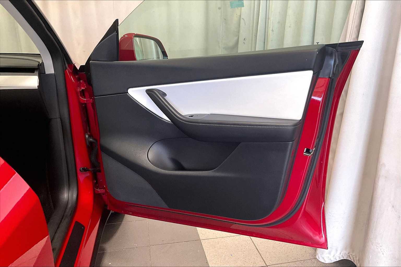 2021 Tesla Model Y Long Range - Photo 6