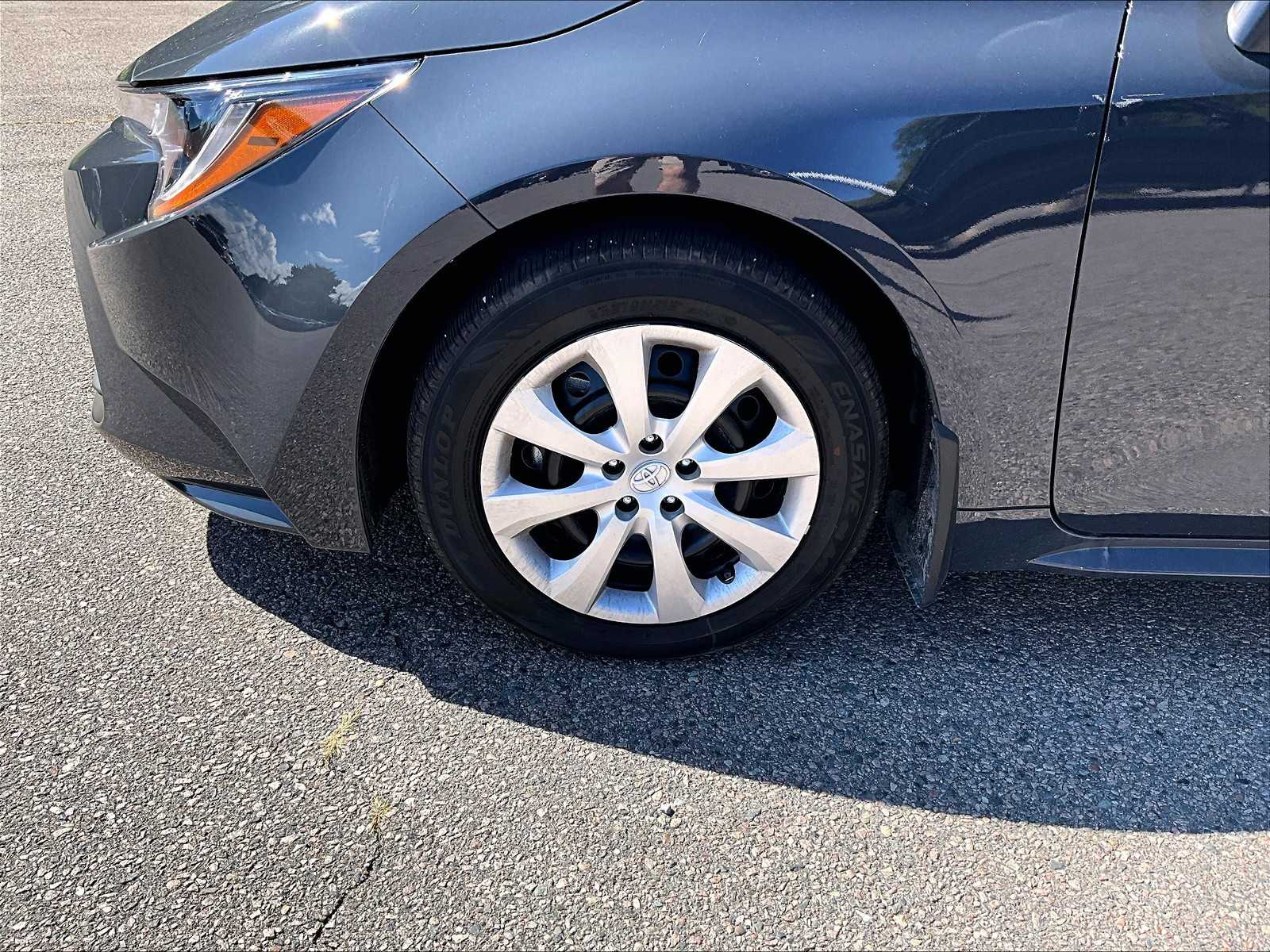 2025 Toyota Corolla LE - Photo 4