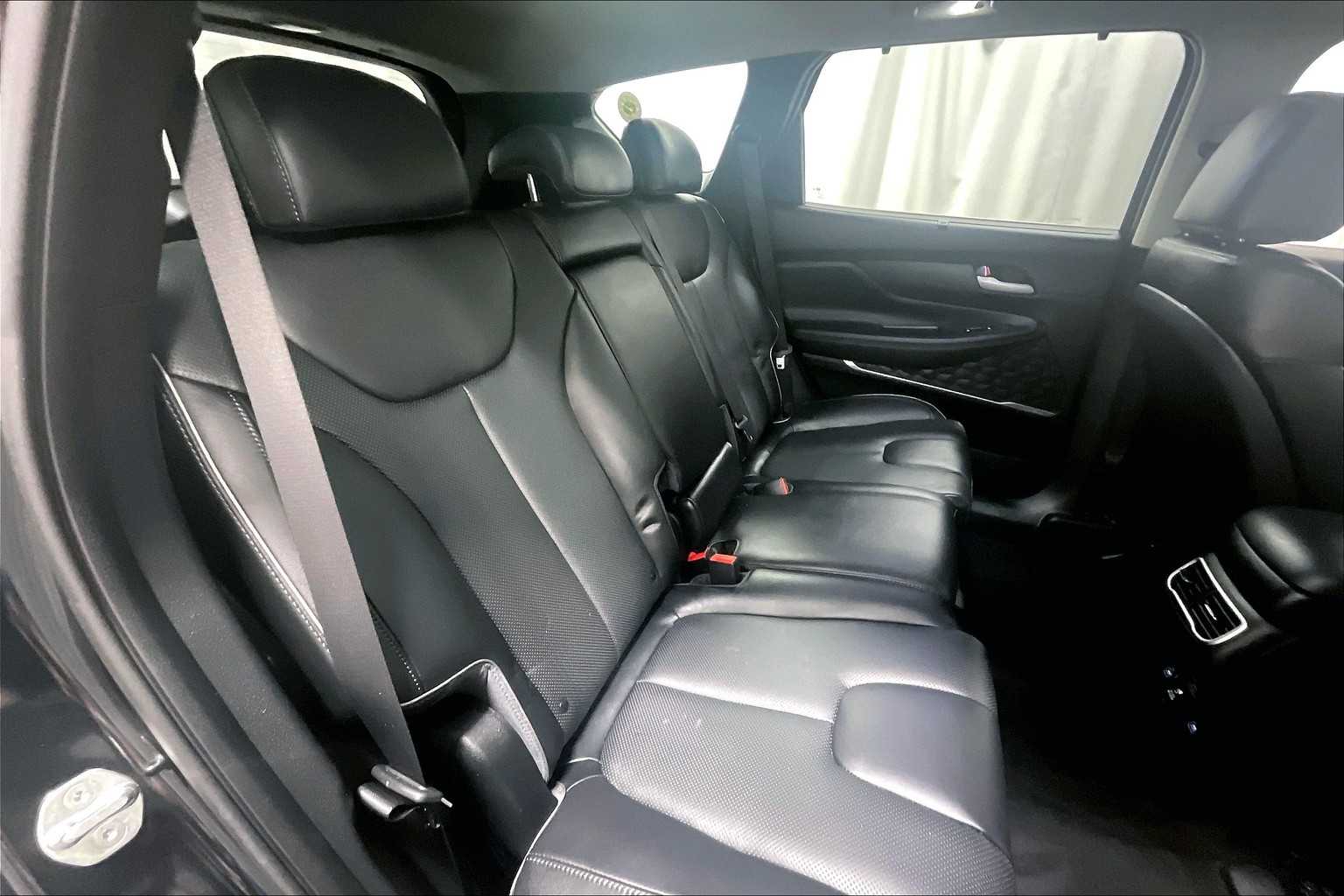 2022 Hyundai Santa Fe Limited - Photo 16