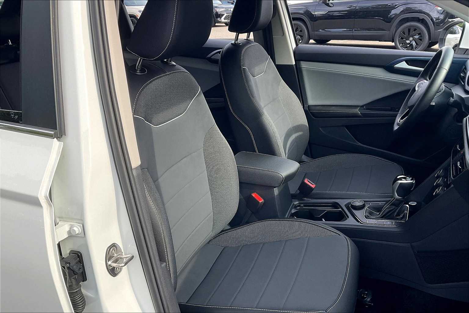 2024 Volkswagen Taos SE - Photo 11