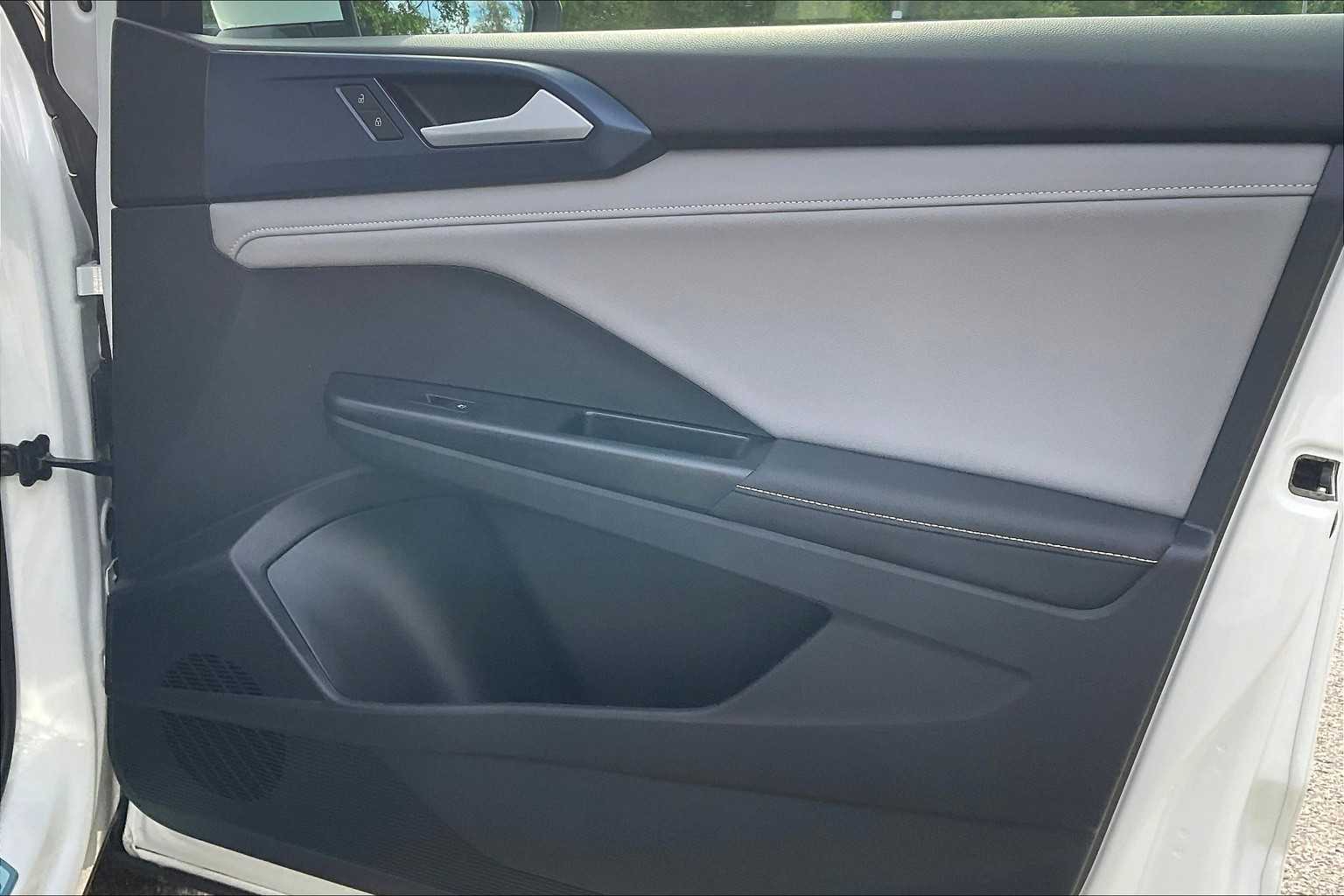 2024 Volkswagen Taos SE - Photo 12