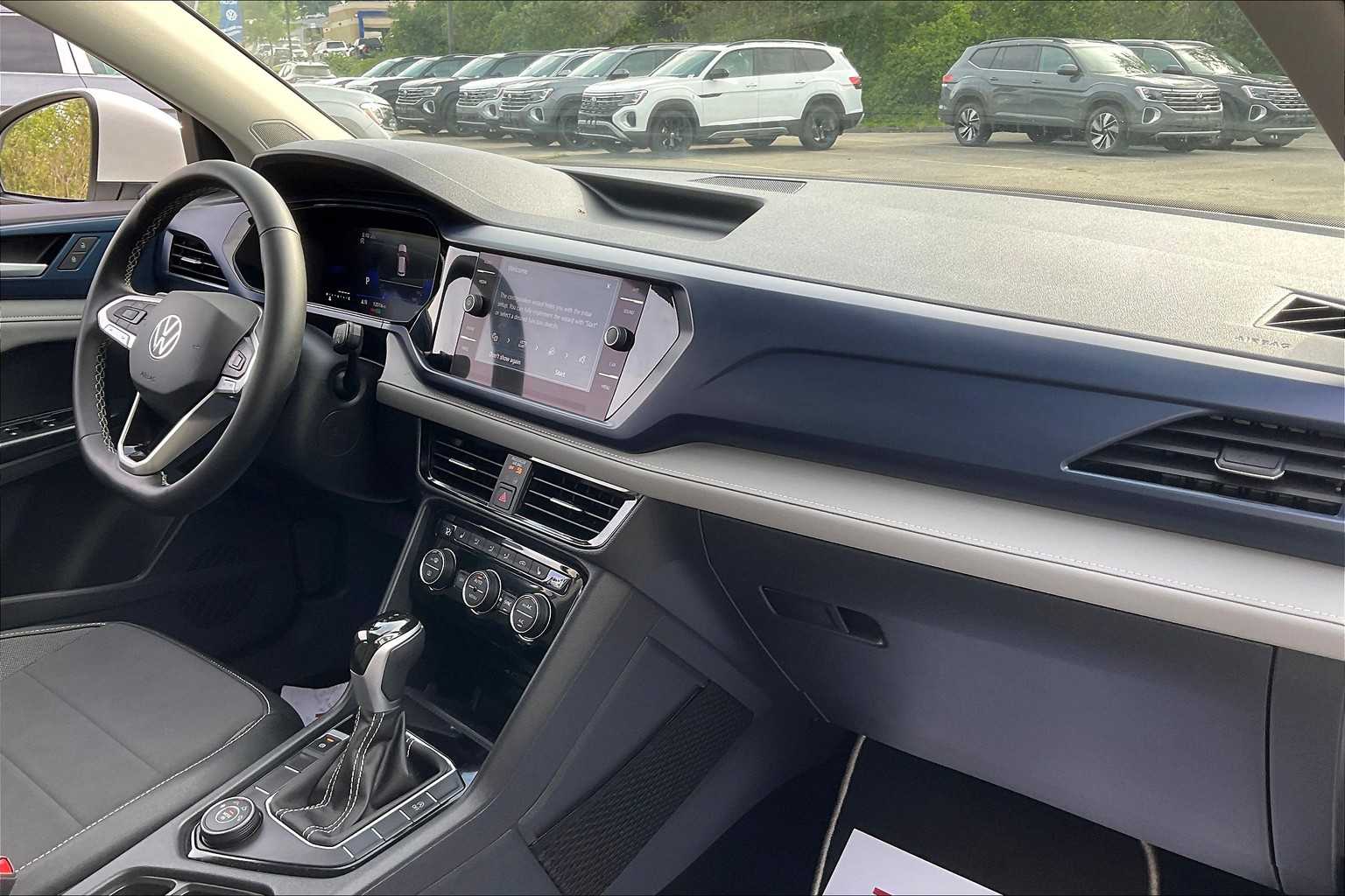 2024 Volkswagen Taos SE - Photo 14