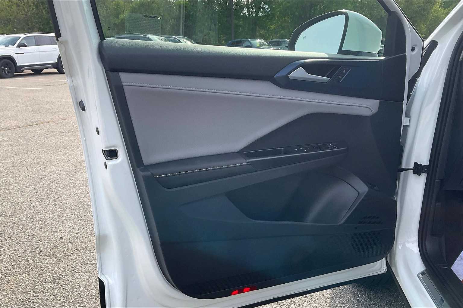 2024 Volkswagen Taos SE - Photo 9