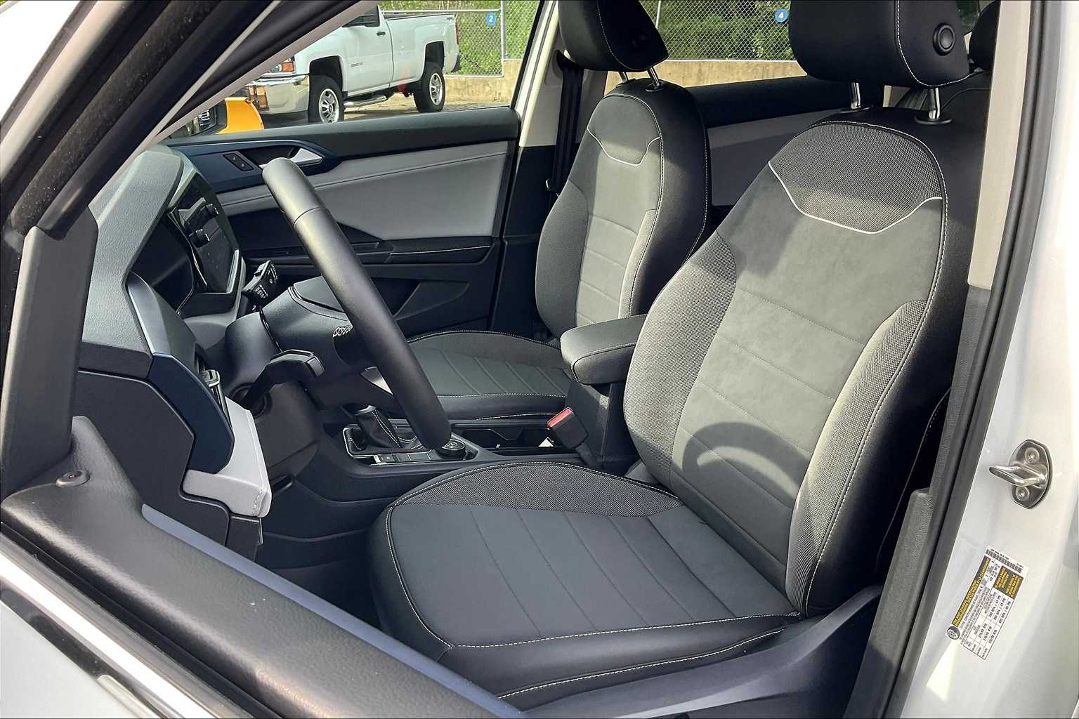 2024 Volkswagen Taos SE - Photo 10