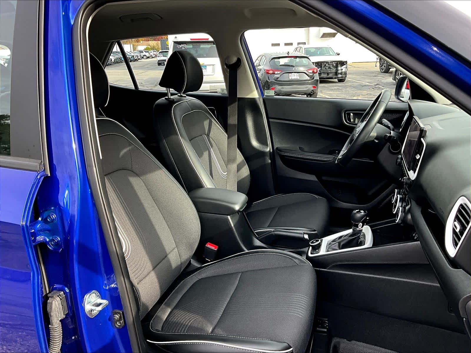 2024 Hyundai Venue Limited - Photo 11