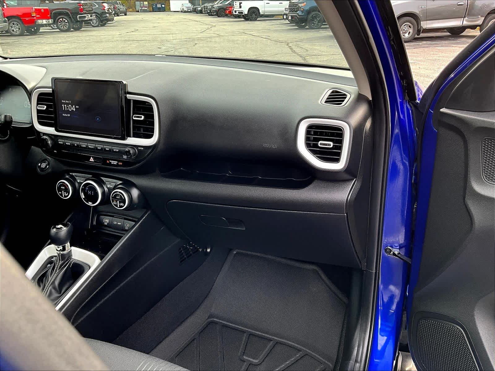 2024 Hyundai Venue Limited - Photo 13