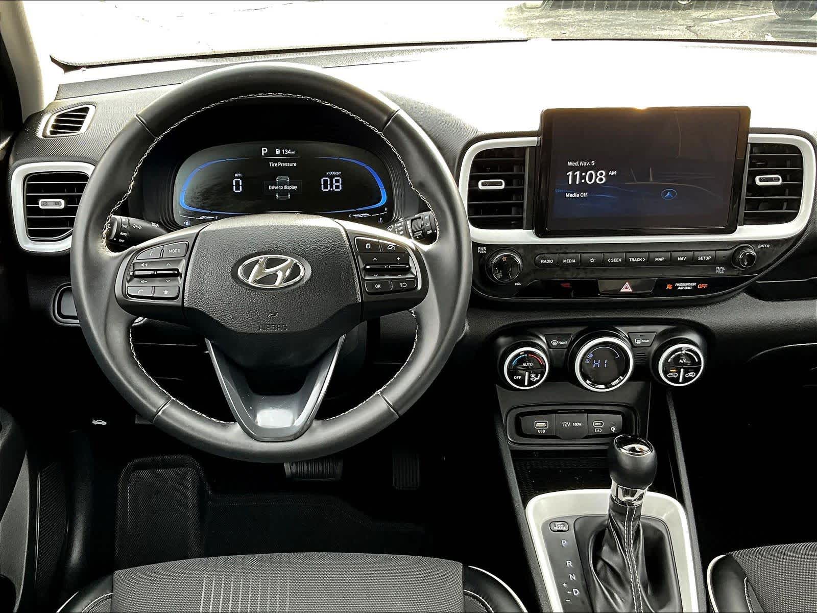 2024 Hyundai Venue Limited - Photo 16