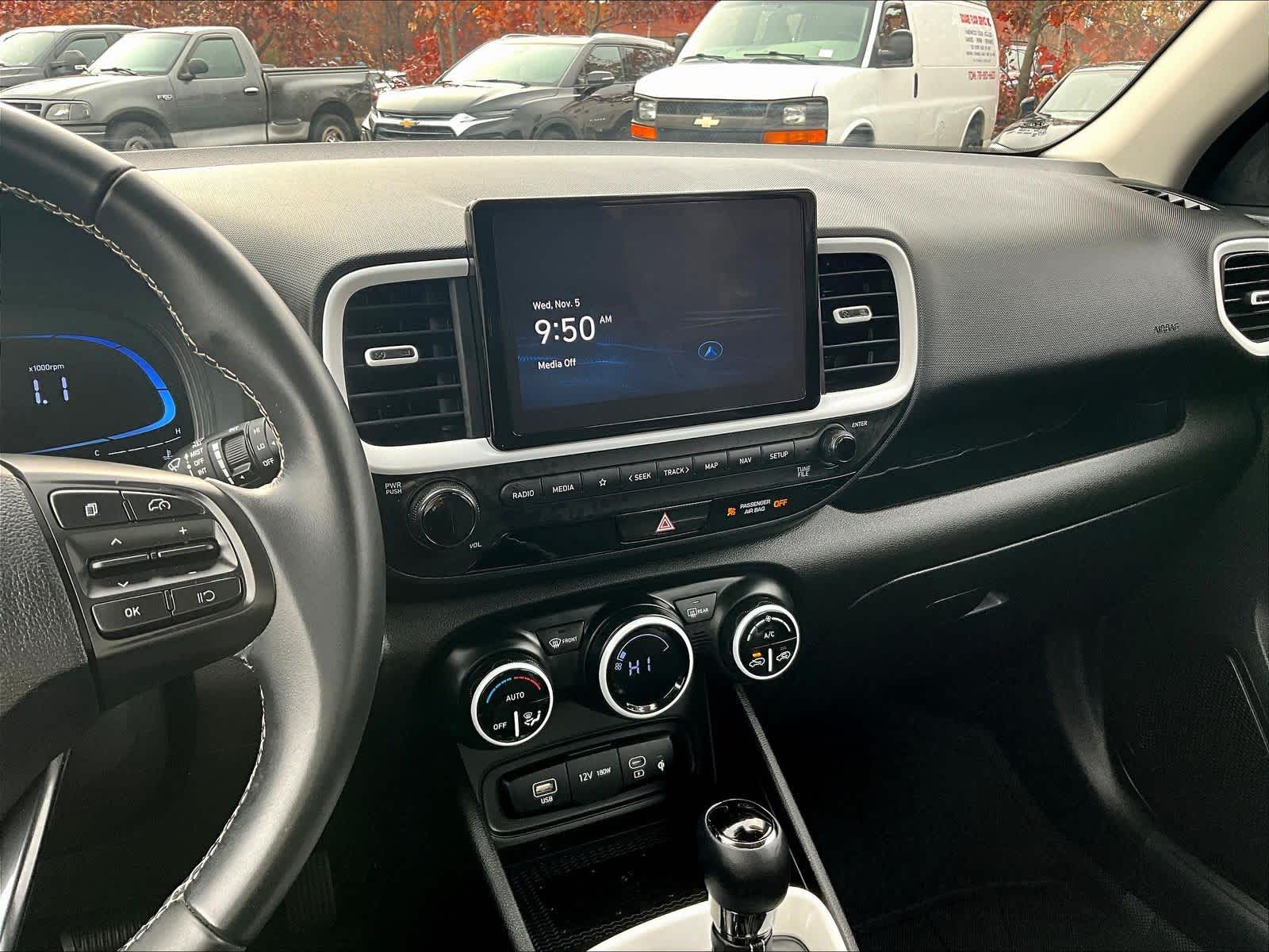 2024 Hyundai Venue Limited - Photo 17