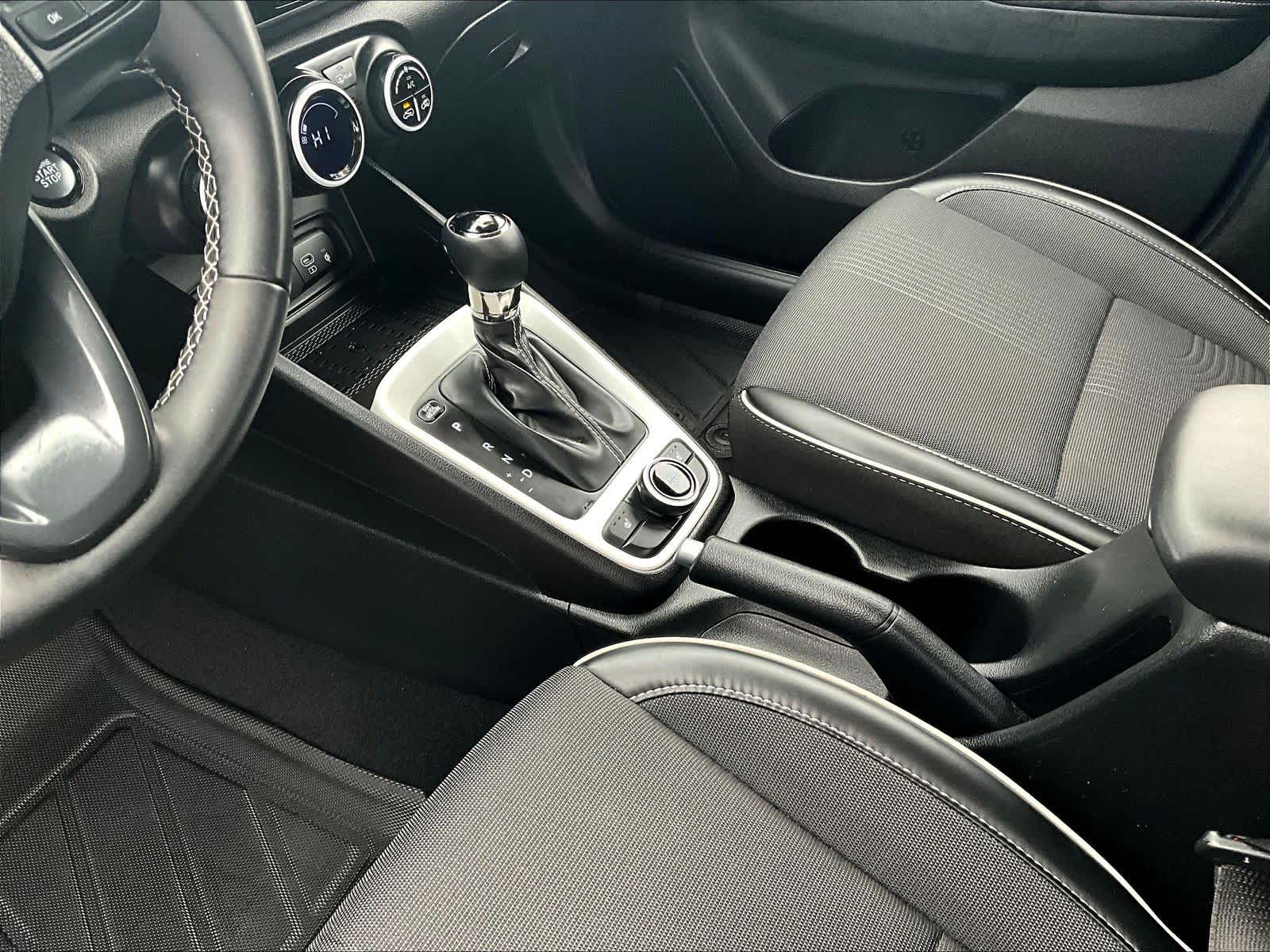 2024 Hyundai Venue Limited - Photo 19