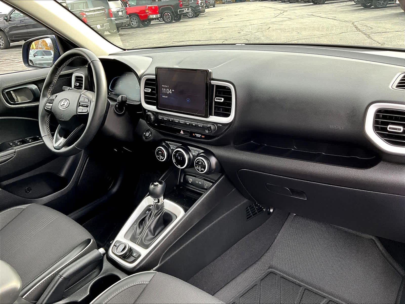 2024 Hyundai Venue Limited - Photo 21