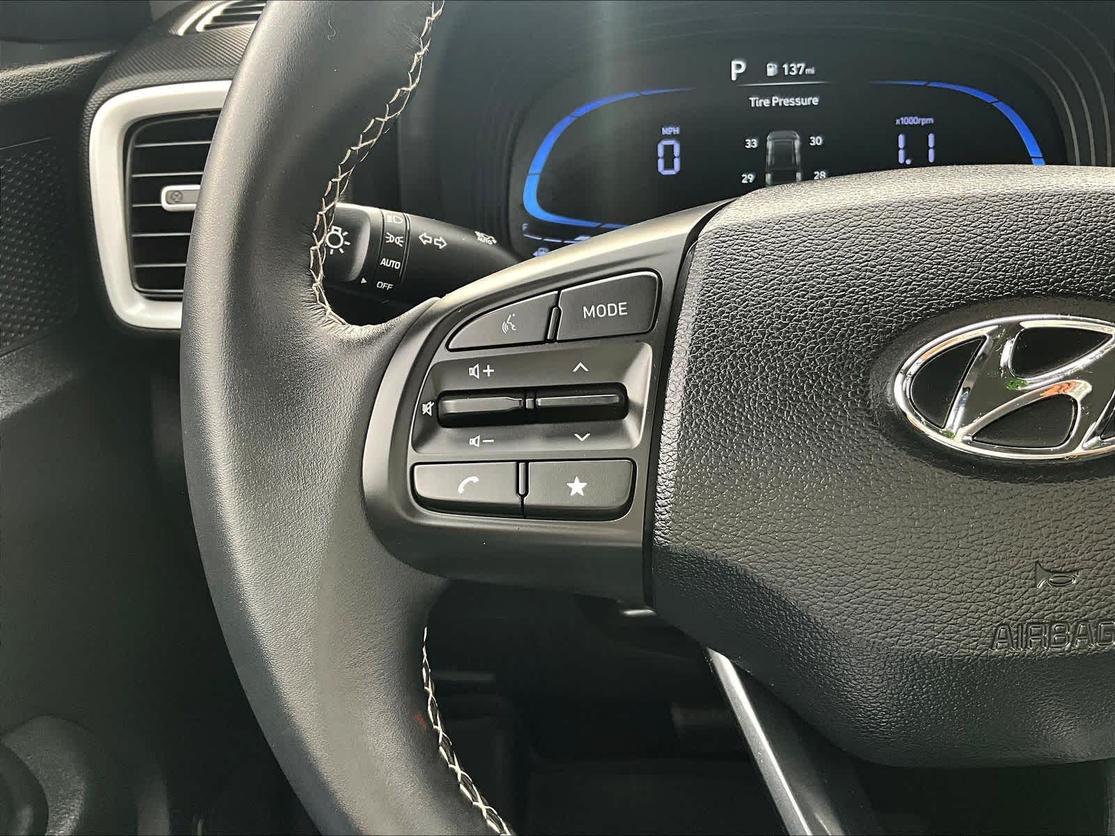 2024 Hyundai Venue Limited - Photo 23