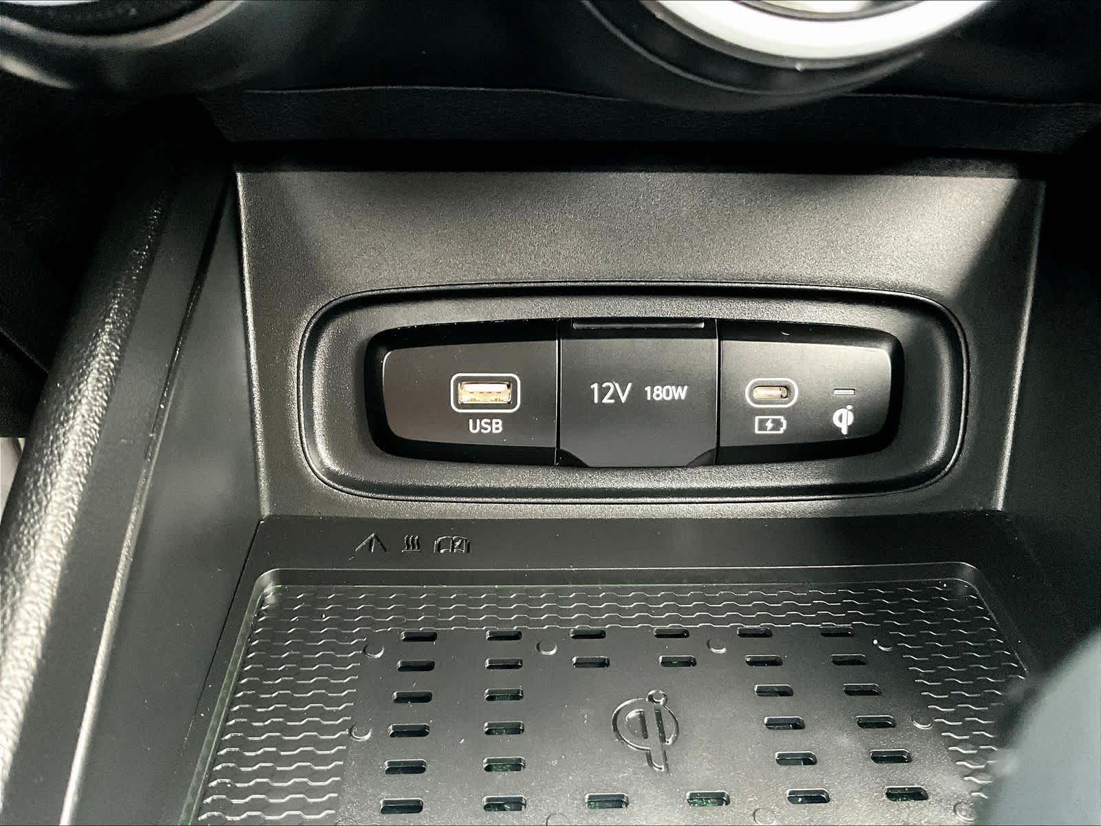 2024 Hyundai Venue Limited - Photo 27