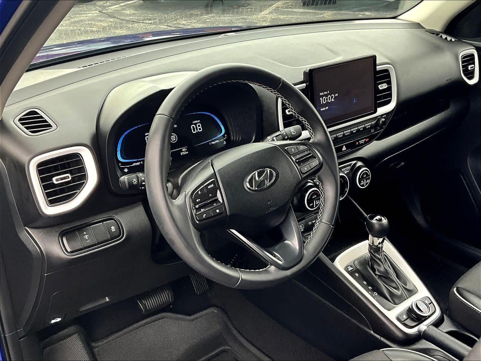 2024 Hyundai Venue Limited - Photo 8