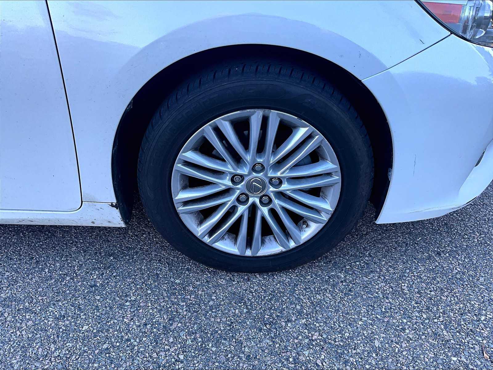 2013 Lexus ES 350 4dr Sdn - Photo 4