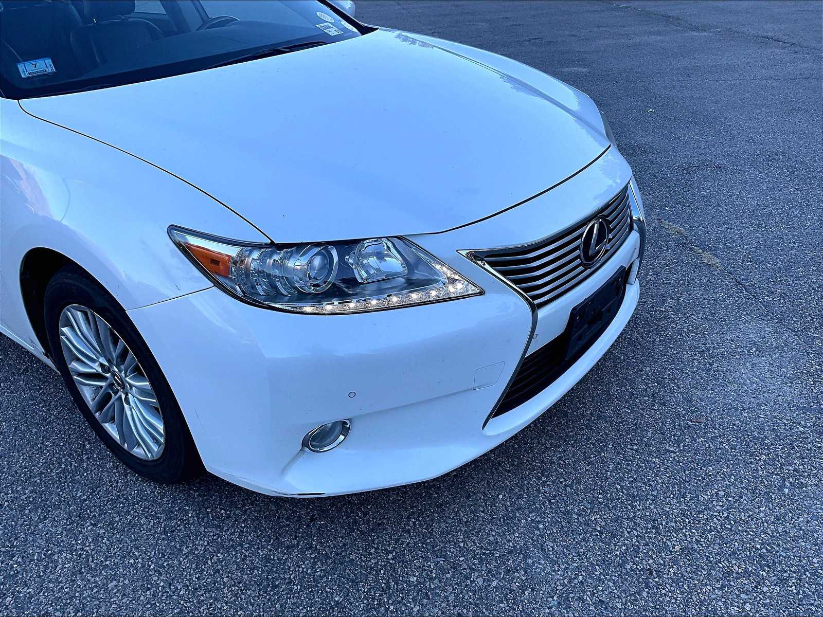 2013 Lexus ES 350 4dr Sdn - Photo 5