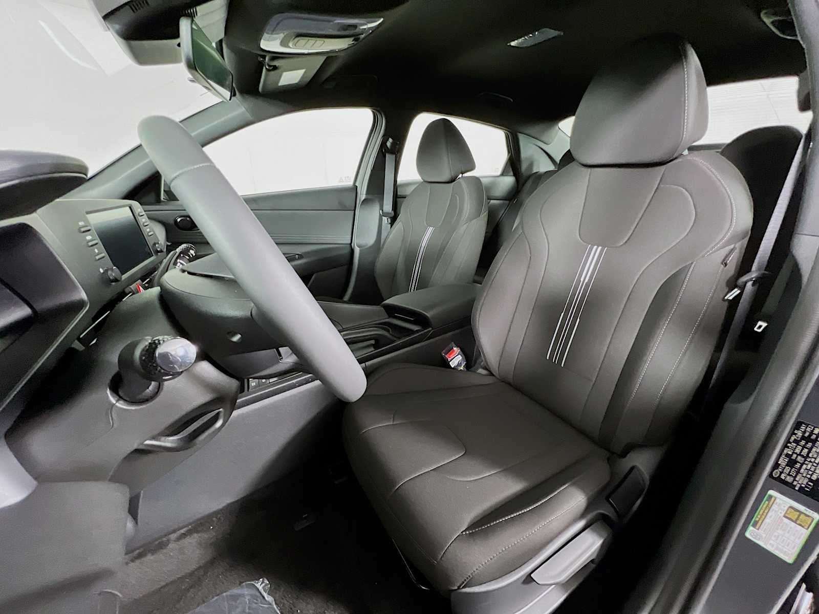 2025 Hyundai Elantra SEL Sport - Photo 12