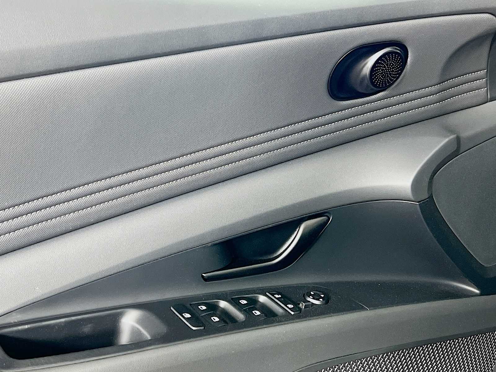 2025 Hyundai Elantra SEL Sport - Photo 15