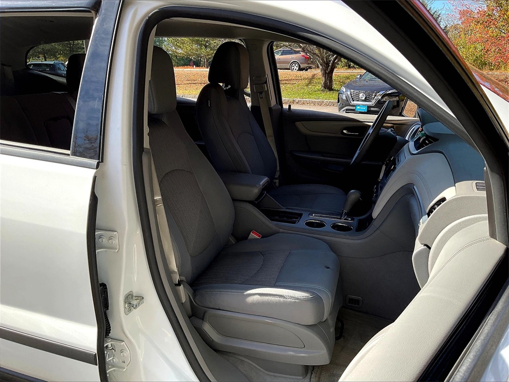 2017 Chevrolet Traverse LS - Photo 11