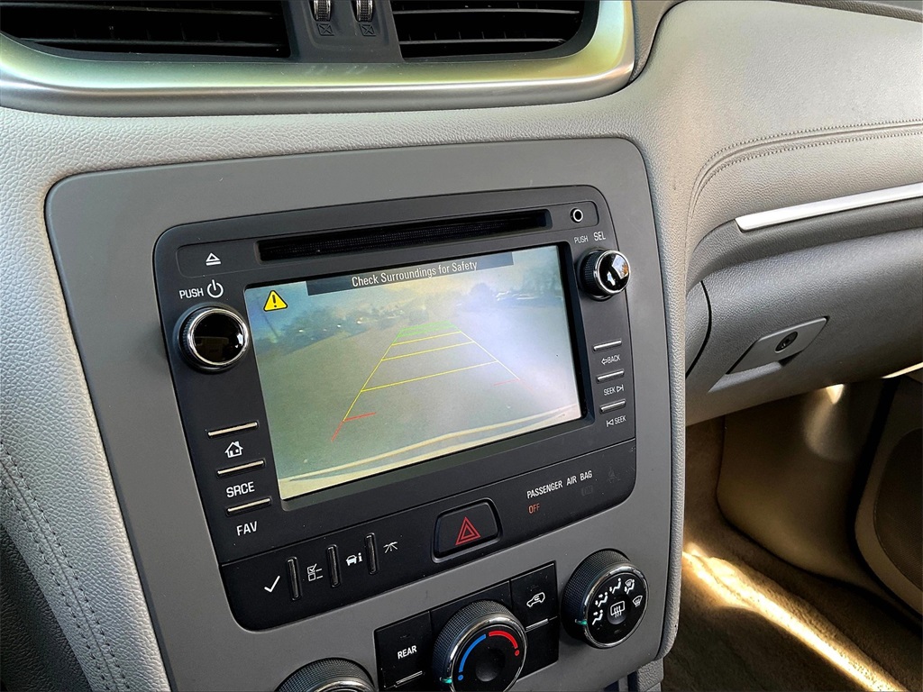 2017 Chevrolet Traverse LS - Photo 16