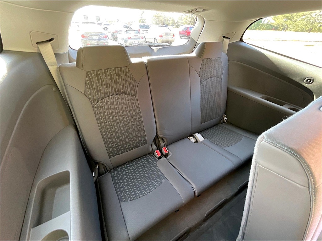 2017 Chevrolet Traverse LS - Photo 17