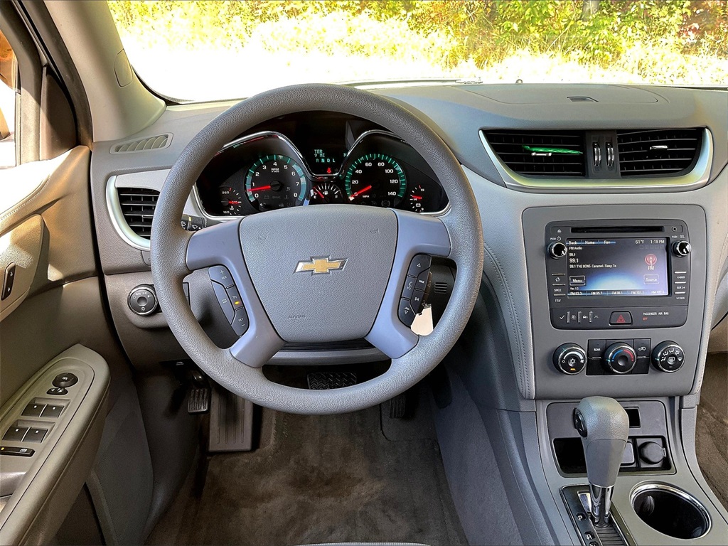 2017 Chevrolet Traverse LS - Photo 18