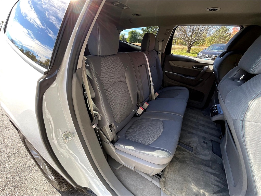 2017 Chevrolet Traverse LS - Photo 20