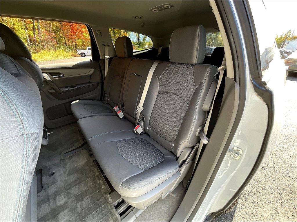 2017 Chevrolet Traverse LS - Photo 26